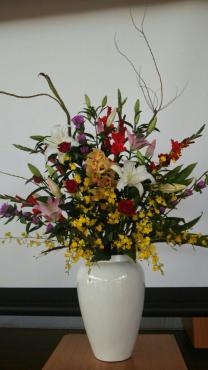昨日、小学校の依頼で子供たちが沢山いる中で活け込み花を作って来ました・|「城西生花店」　（愛知県安城市の花屋）のブログ